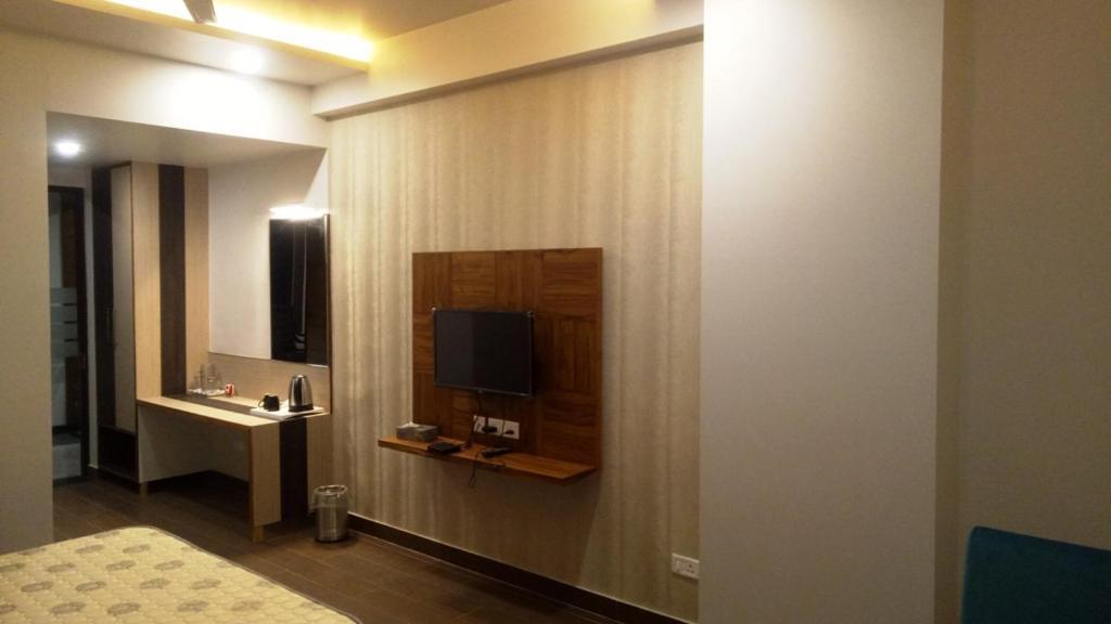 Alankrita Suites & Party Halls Meerut Exterior photo