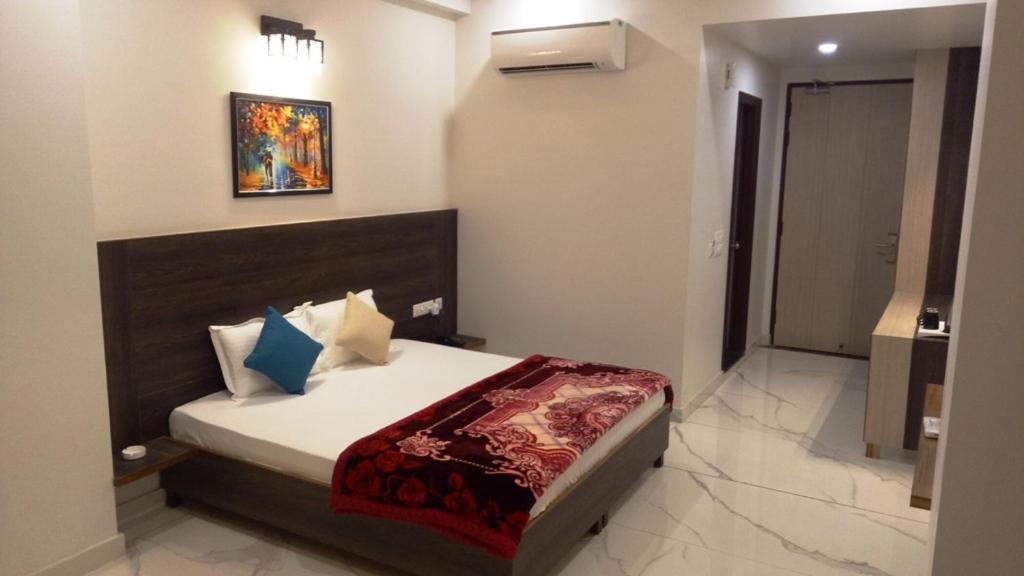 Alankrita Suites & Party Halls Meerut Exterior photo