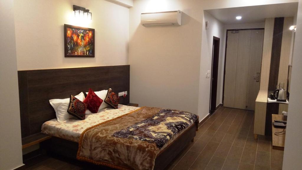 Alankrita Suites & Party Halls Meerut Exterior photo